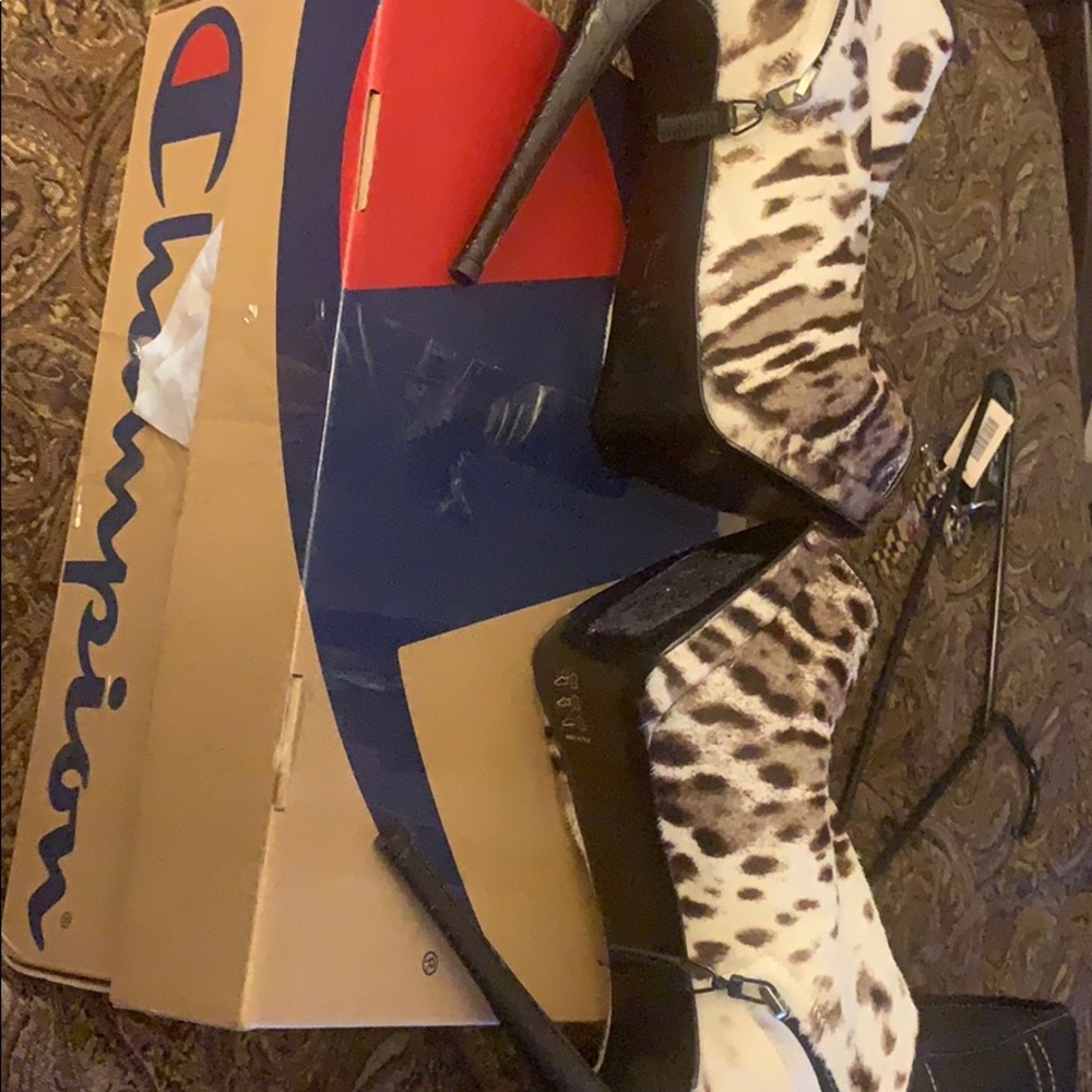 Shoes - Picture 3 of 4